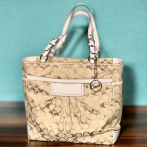 COACH Signature Pleated Gallery Tote - Light Khaki & White